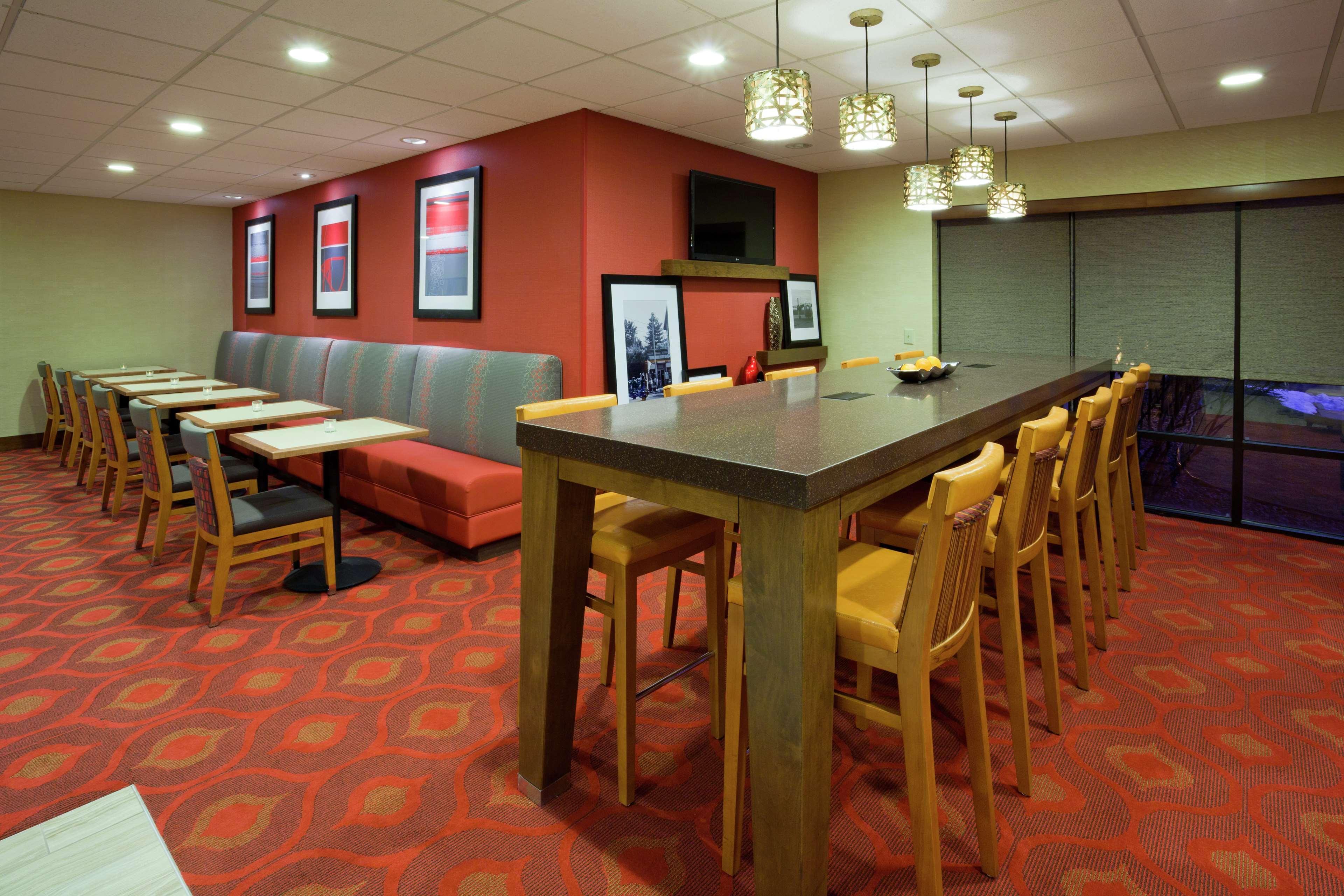 Hampton Inn Рокфорд Экстерьер фото