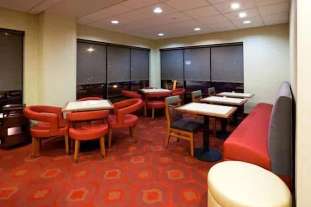 Hampton Inn Рокфорд Экстерьер фото