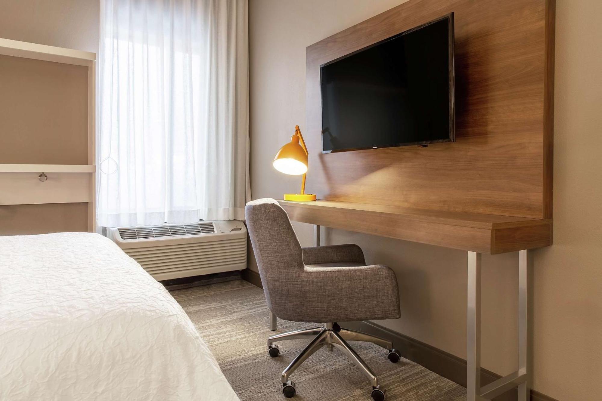 Hampton Inn Рокфорд Экстерьер фото