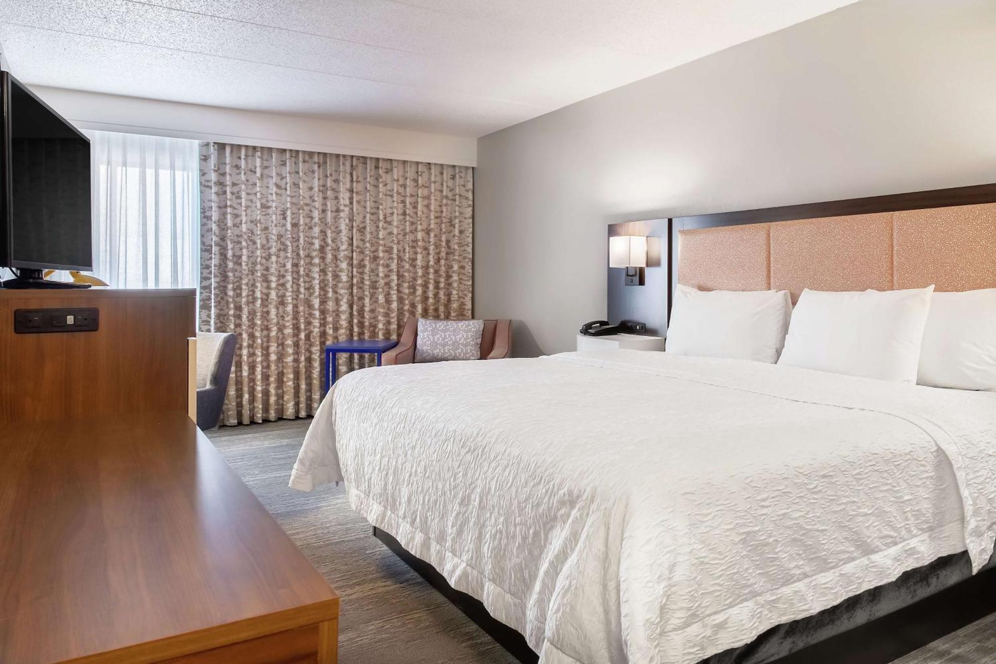 Hampton Inn Рокфорд Экстерьер фото