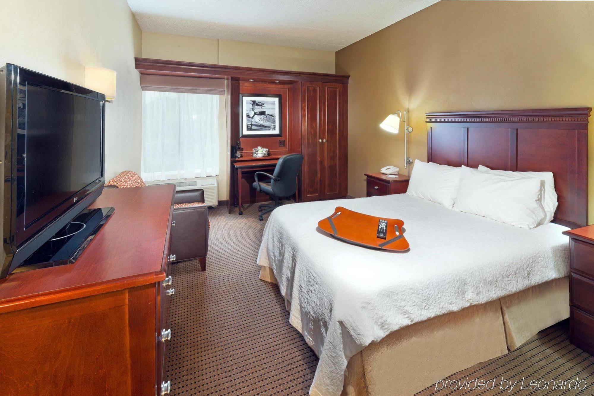 Hampton Inn Рокфорд Экстерьер фото